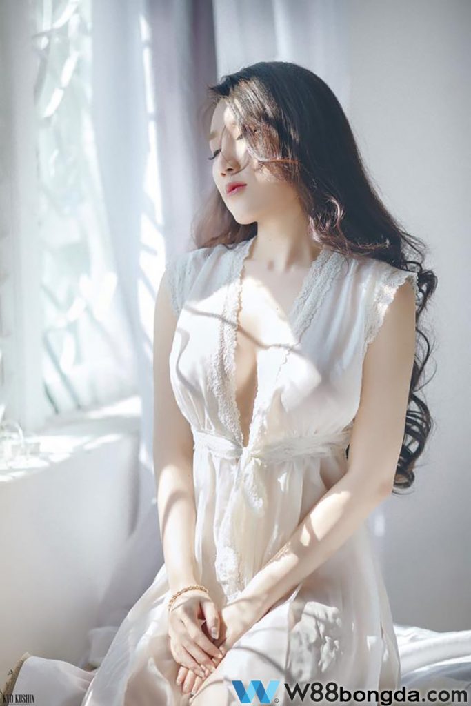 nguoi mau ni sua hoang anh khoe nguc 8
