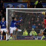 Ronaldo ghi siêu phẩm cúp C1: Chạm 2 kỉ lục, chờ ẵm Bóng vàng