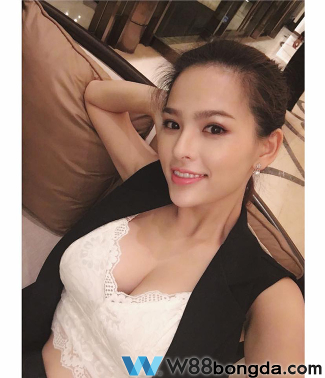 phi huyen trang mi go sexy trong bo anh nguc tran goi cam 1