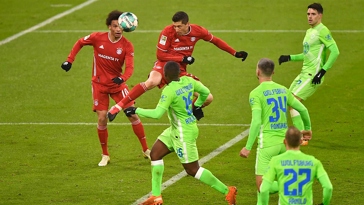 lewandowski danh dau ghi ban cho bayern 1