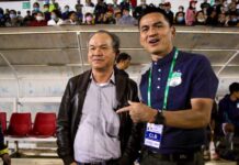 Bầu Đức vui mừng trước chiến thắng của HAGL trước SLNA