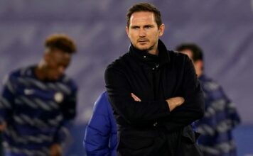 Nguyên nhân Lampard bị sa thải, bí mật ở phong thay đồ