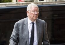 Liverpool 258 phút tịt ngòi, bị MU bắt kịp: Sir Alex vẫn khen HLV Klopp