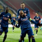 Arsenal cùng Man Utd tiến vào bán kết Europa League