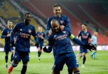 Arsenal cùng Man Utd tiến vào bán kết Europa League