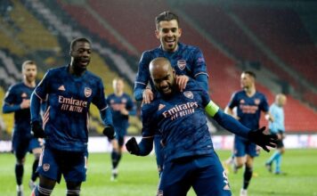 Arsenal cùng Man Utd tiến vào bán kết Europa League