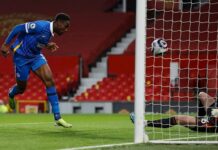 Man Utd ngược dòng trên sân nhà trong vòng đấu 30 Premier League