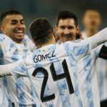 Messi ghi cú đúp giúp Argentina giữ vững ngôi đầu bảng