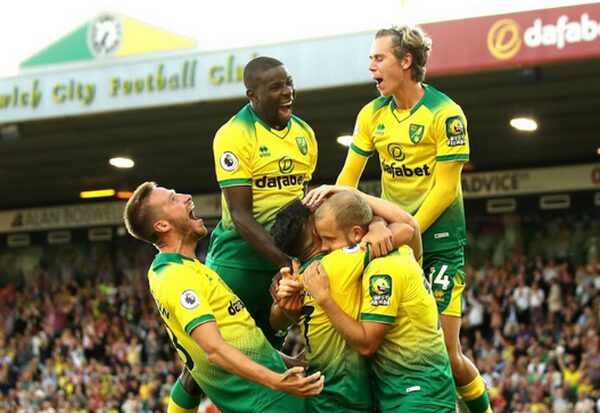 choang voi so tien norwich bo ra cho doi hinh danh bai man city chi bang so le 195649