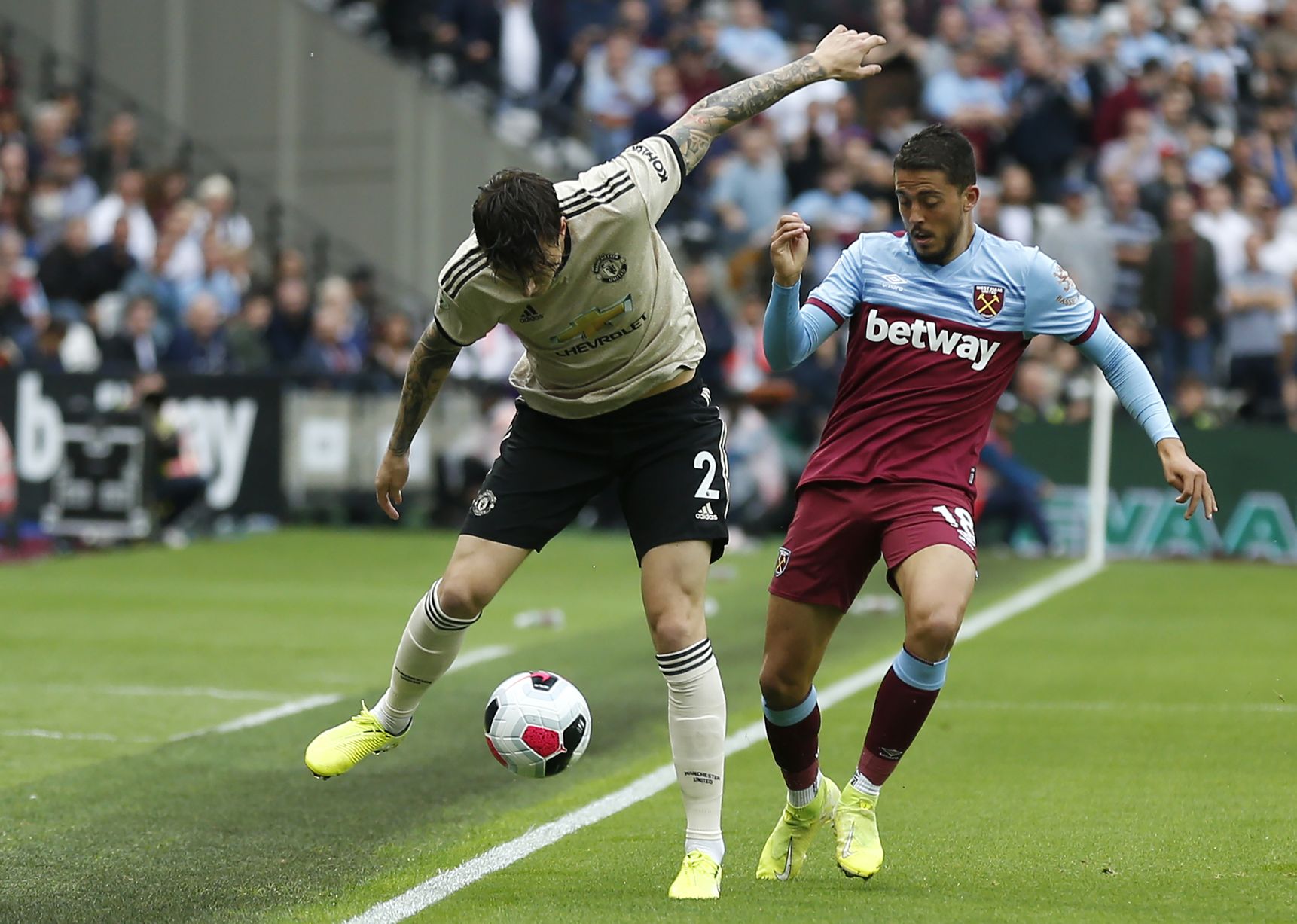 nhan dinh west ham vs man utd 00h30 ngay 06 12 1